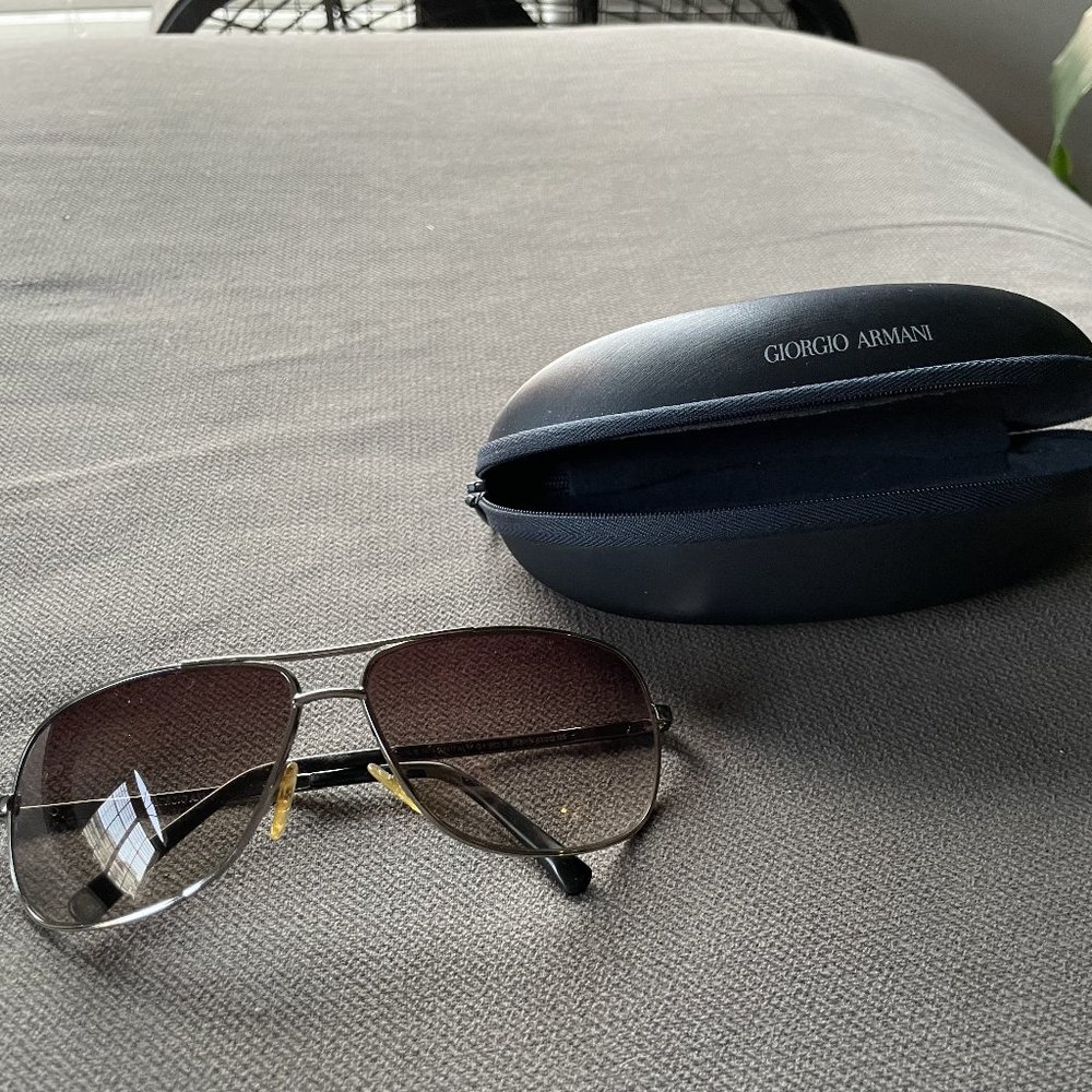 Gorgeous Classic VINTAGE Georgio Armani Sunglasses - Picture 5 of 15